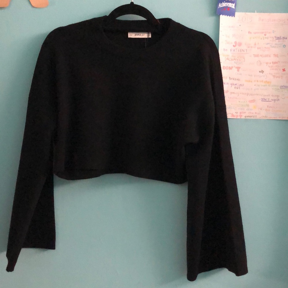 Knit, cropped sweater with flared sleeves